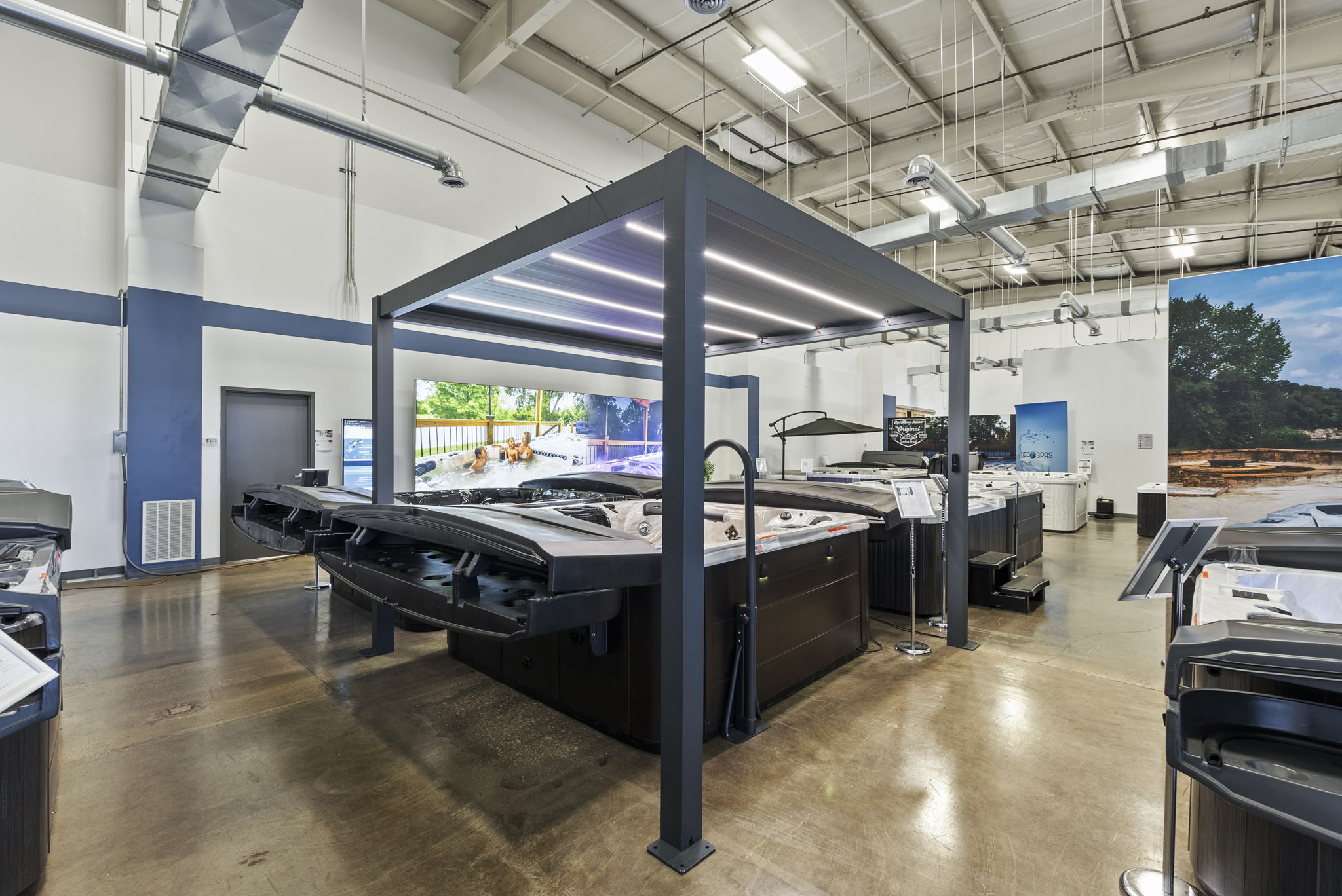 Davenport, AI location hot tub for sale.