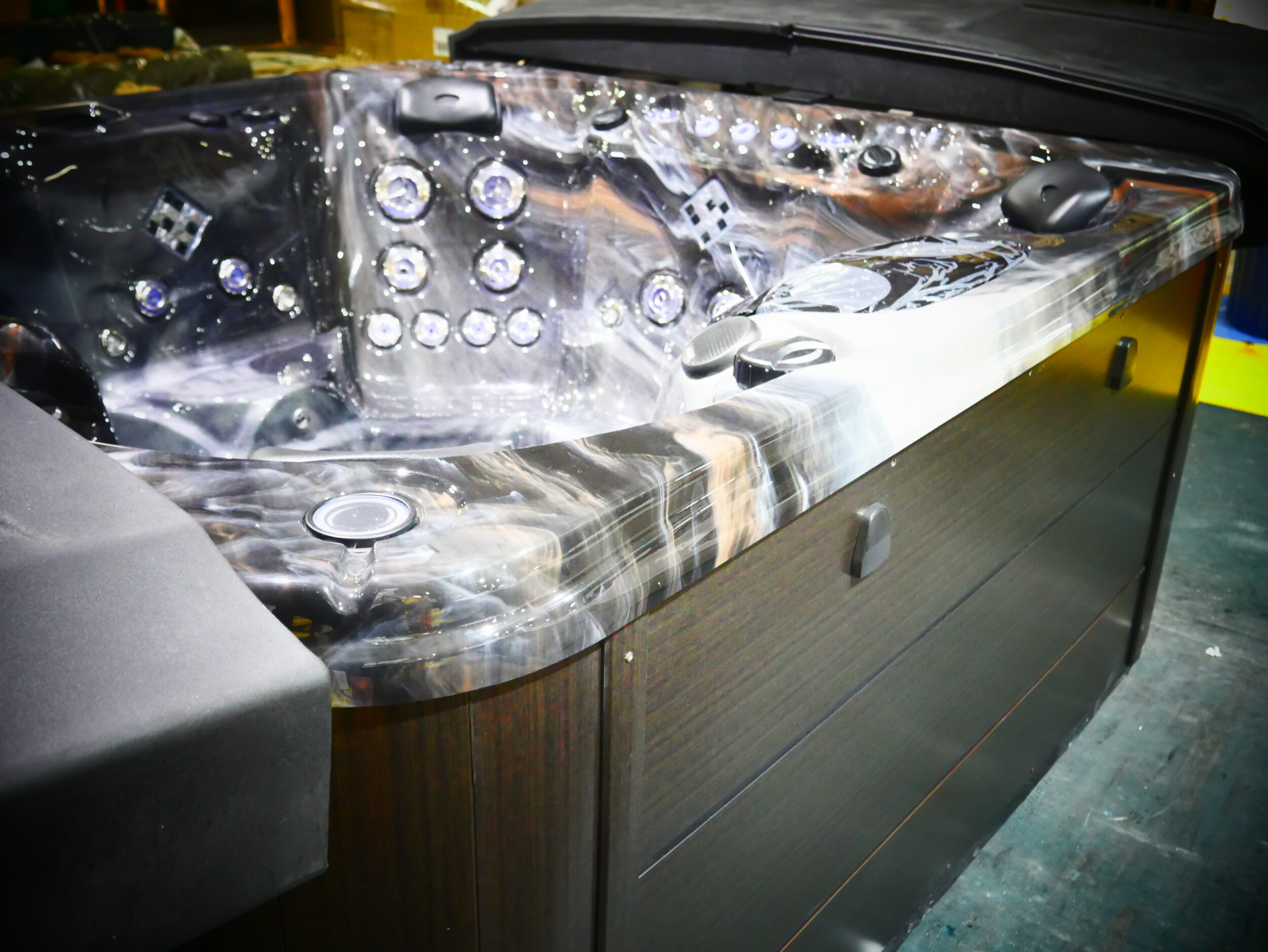 Catalina Luxury Hampton - Image 3